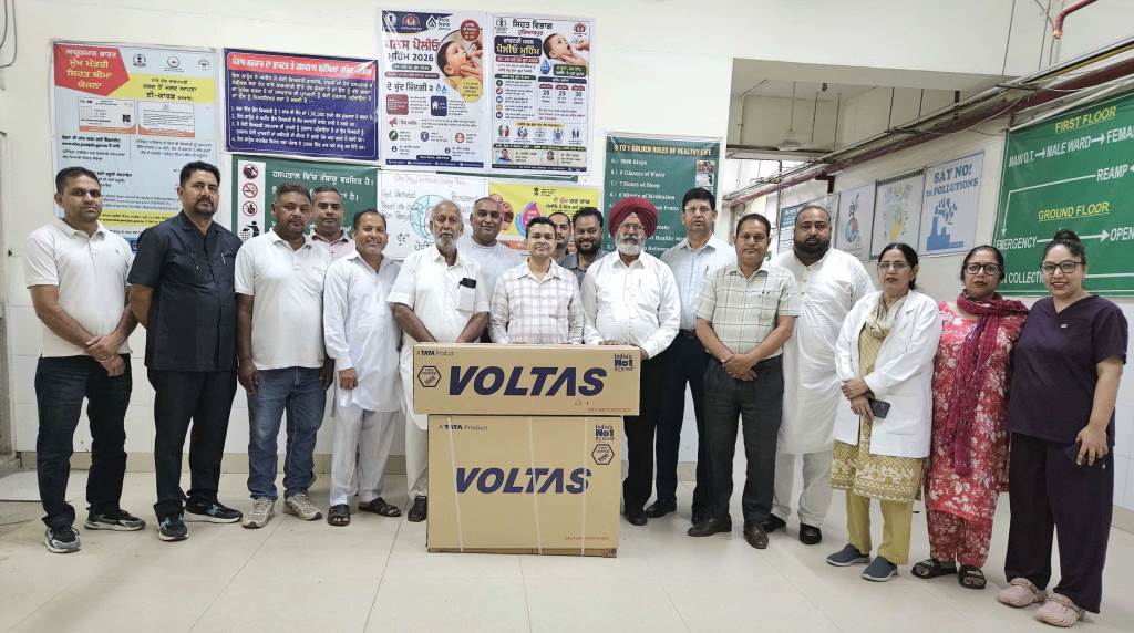Team of social workers gifted AC in Government Hospital